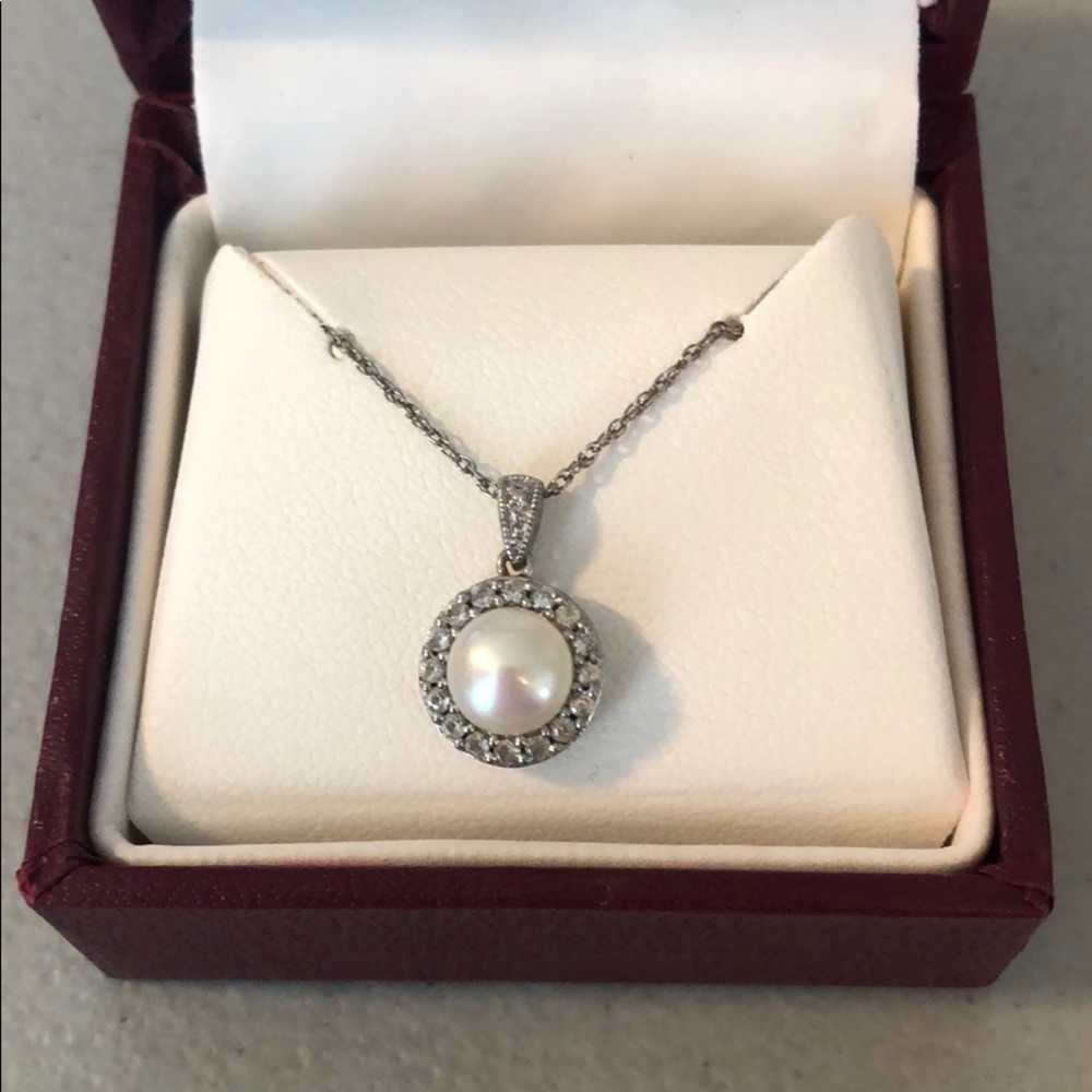 Pearl & white sapphire necklace